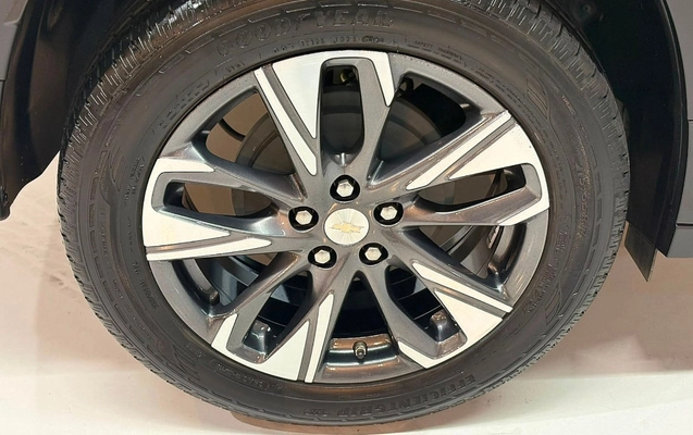 imagem-https://www.socarrao.com.br/sc-vehicle-images-prod/3322776/1787139479087-Q0hFVlJPTEVUIFRSQUNLRVIgUFJFTUlFUiBUQiAtIDIwMjQgLSBWRVJERSAtIFNGSThKNDYgKDEzKS5qcGc.jpg