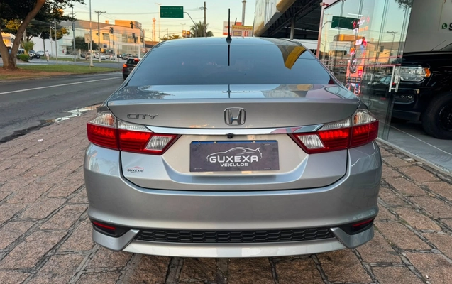 imagem-https://www.socarrao.com.br/sc-vehicle-images-prod/3323260/1787143002932-V2hhdHNBcHAgSW1hZ2UgMjAyNi0wOC0xOSBhdCAwOS4yNy40NCAoMikuanBlZw.jpeg
