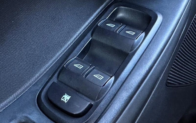 imagem-https://www.socarrao.com.br/sc-vehicle-images-prod/3323294/1789673984411-8387752_12_B_81dd02524e.jpeg