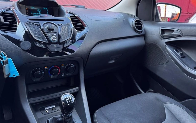 imagem-https://www.socarrao.com.br/sc-vehicle-images-prod/3323294/1789673984413-8387752_13_B_efec2412fb.jpeg