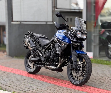 Triumph TIGER 800 XRX 2018 Azul — foto 1 de 3
