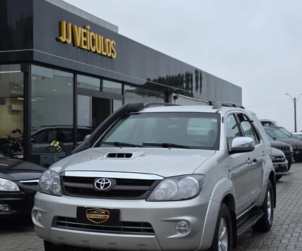 Toyota Hilux SW4 4x4 3.0 8V TB Diesel 2008 Prata — foto 1 de 3
