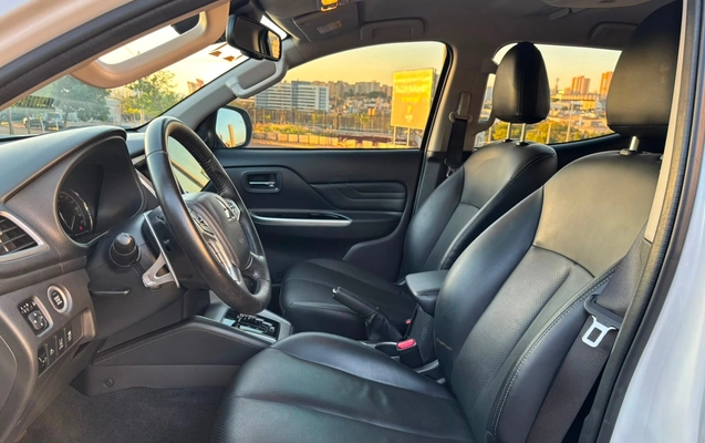 imagem-https://www.socarrao.com.br/sc-vehicle-images-prod/3323351/1789648008843-37fc0d7f03cf4df6871abd1e4ca98b1d_1787139799504.jpg