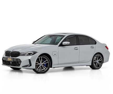 BMW 330e 2023 Cinza — foto 1 de 3
