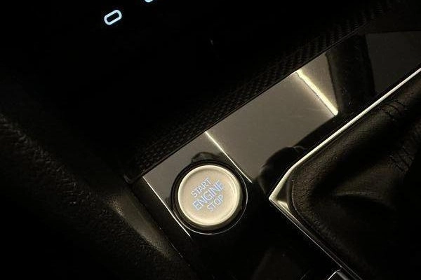 imagem-https://www.socarrao.com.br/sc-vehicle-images-prod/3323517/1789155864063-8387410_3_B_75e813973a.jpeg