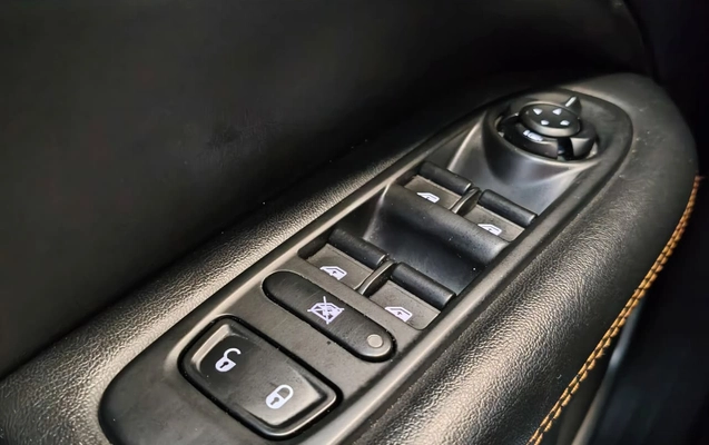 imagem-https://www.socarrao.com.br/sc-vehicle-images-prod/3323627/1787148826885-003_cfce2183b35738db3c22edeb9600b275.jpeg