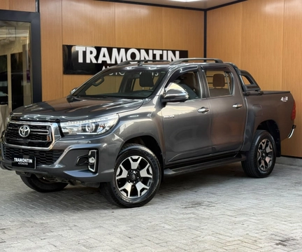 Toyota Hilux 2019 Cinza — foto 1 de 3