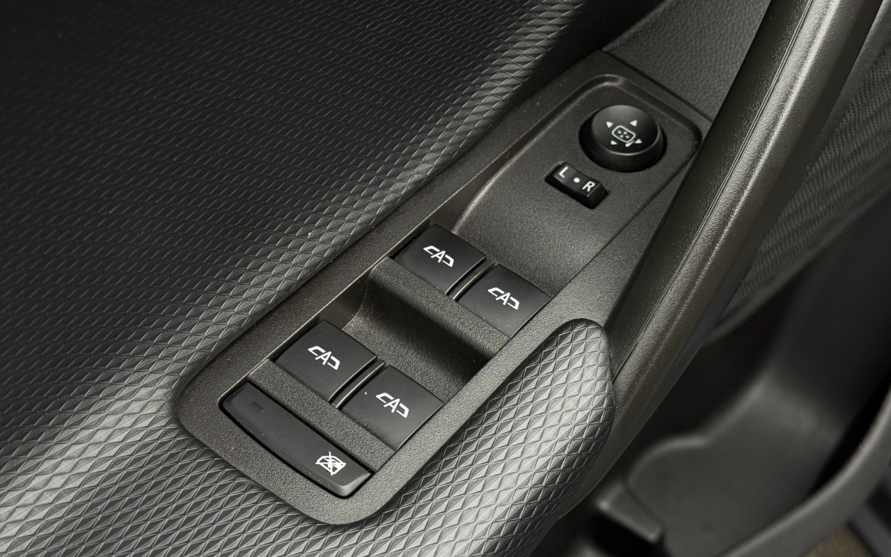 imagem-https://www.socarrao.com.br/sc-vehicle-images-prod/3323829/1787150575176-SU1HXzIwOTkuanBlZw.jpeg