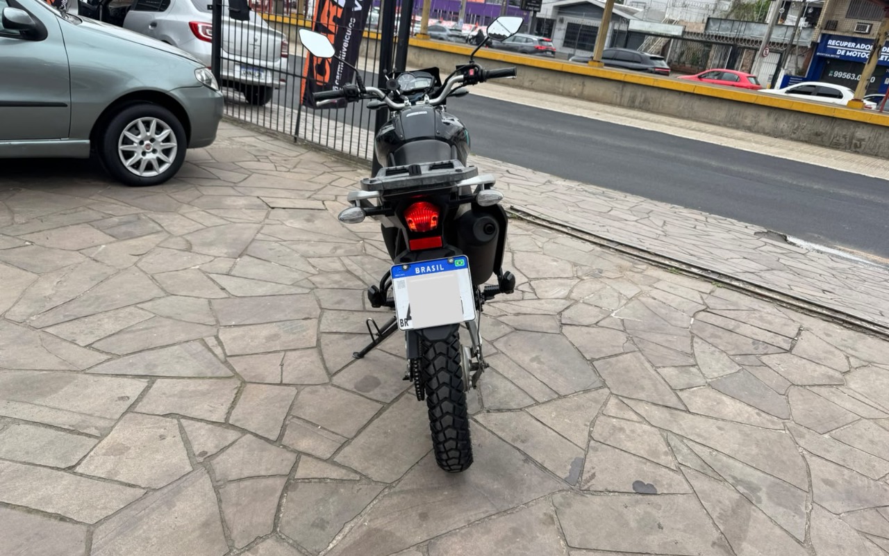 imagem-https://www.socarrao.com.br/sc-vehicle-images-prod/3323853/1787150960407-V2hhdHNBcHAgSW1hZ2UgMjAyNi0wOC0xOSBhdCAxMS40Ny4wMCAoMykuanBlZw.jpeg