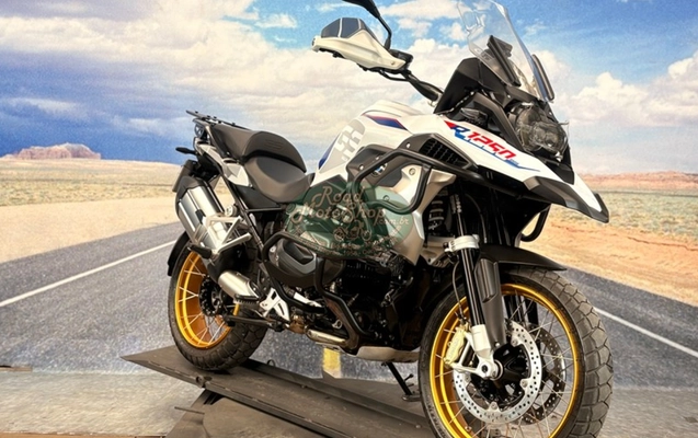 imagem-https://www.socarrao.com.br/sc-vehicle-images-prod/3324081/1787155807301-UjEyNTAgUkFMTFlFIEJSQU5DQV83LmpwZw.jpg