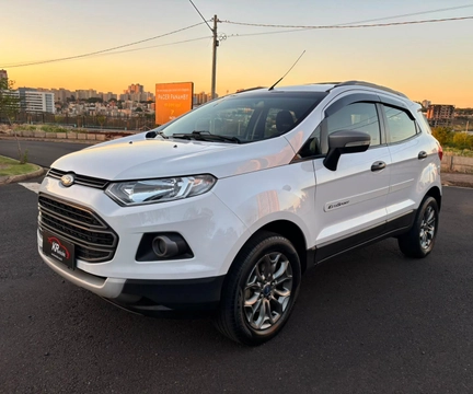 Ford EcoSport 2014 Branco — foto 1 de 3