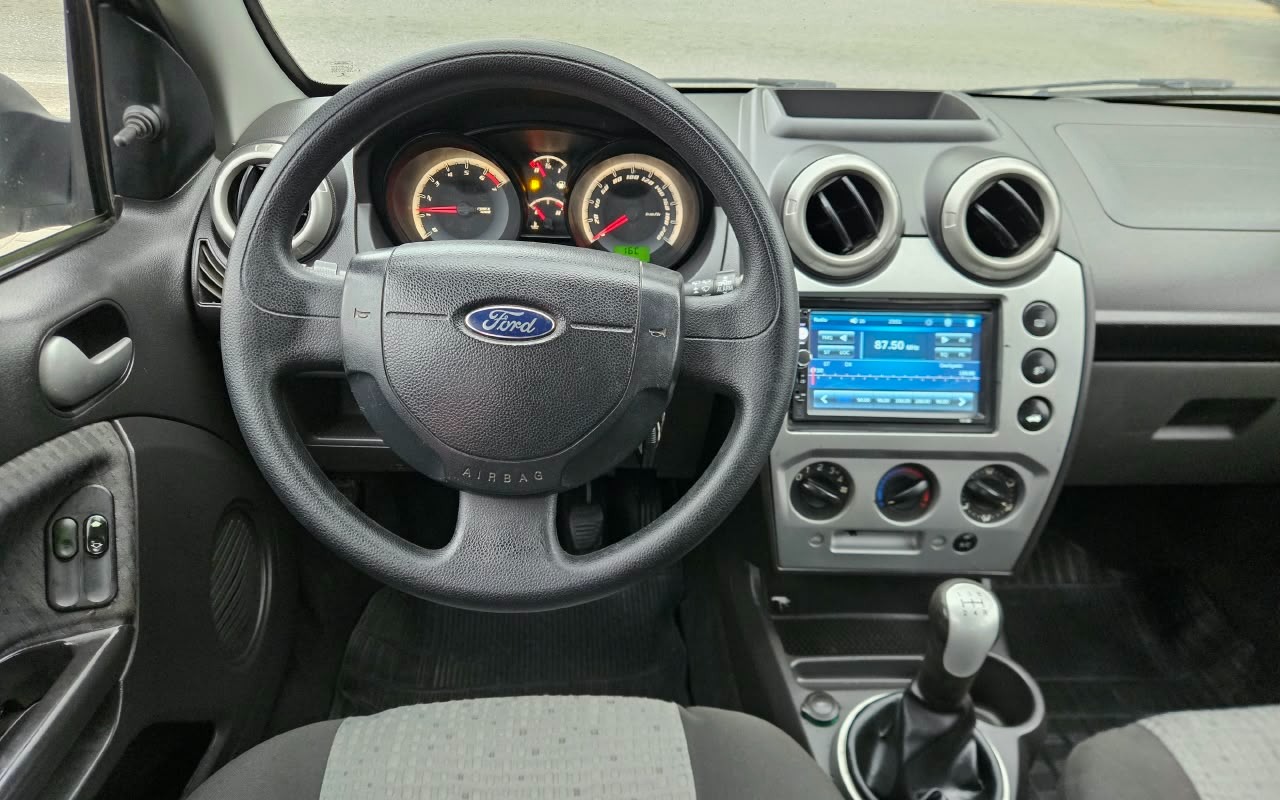 imagem-https://www.socarrao.com.br/sc-vehicle-images-prod/3325760/1787160381990-SU1HLTIwMjYwODE5LVdBMDA5Mi5qcGc.jpg