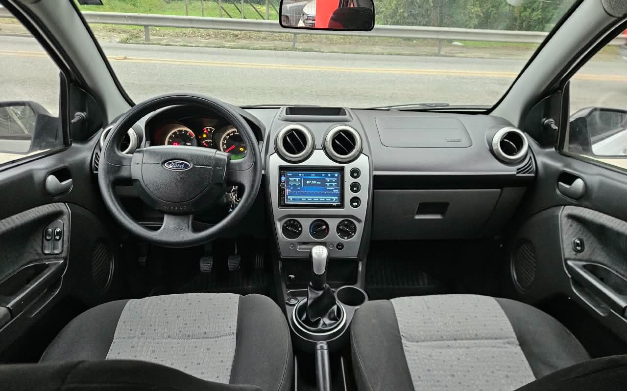 imagem-https://www.socarrao.com.br/sc-vehicle-images-prod/3325760/1787160382208-SU1HLTIwMjYwODE5LVdBMDA5NC5qcGc.jpg