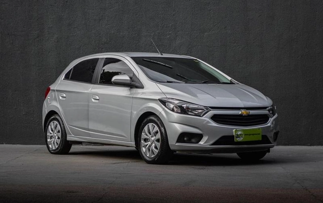 imagem-https://www.socarrao.com.br/sc-vehicle-images-prod/3325840/1789577463413-8251110_10_B_8984cf36cf.jpeg