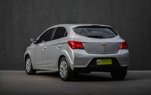 imagem-https://www.socarrao.com.br/sc-vehicle-images-prod/3325840/1789577463418-8251110_6_B_2da9bcfaef.jpeg