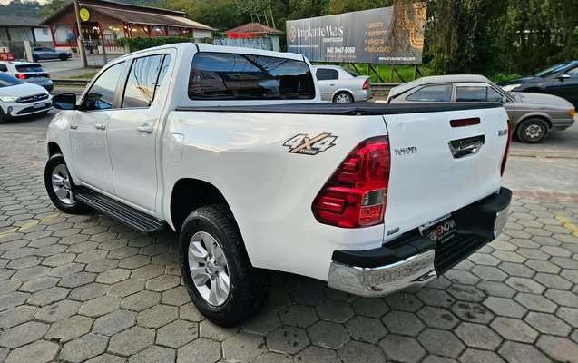 imagem-https://www.socarrao.com.br/sc-vehicle-images-prod/3326268/1787161597179-SU1HLTIwMjYwODExLVdBMDExMC5qcGc.jpg