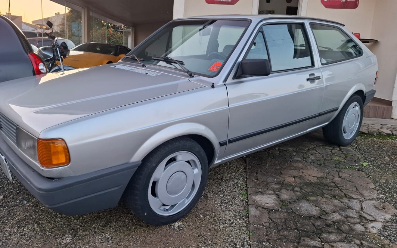 Volkswagen Gol 1000 (modelo antigo) 1995 Prata — foto 1 de 3