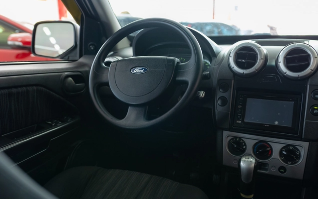 imagem-https://www.socarrao.com.br/sc-vehicle-images-prod/3326731/1787163402479-c3vmHAm6yyPMxxZUFeALGmCzg682HoMV.jpg