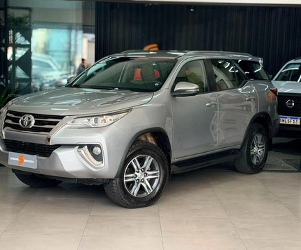 Toyota Hilux 2019 Prata — foto 1 de 3