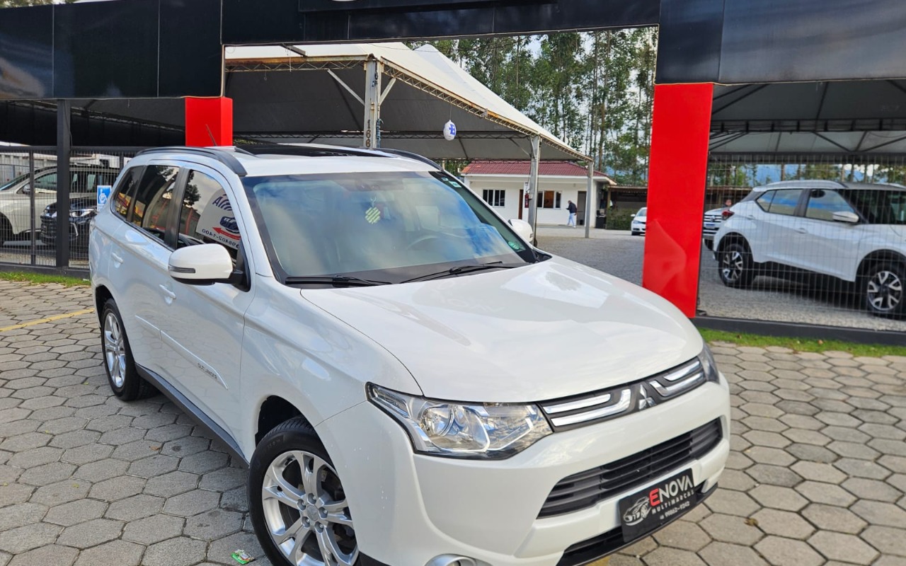 Mitsubishi OUTLANDER 2.0 16V 160cv Aut. 2015 Branco — foto 1 de 3