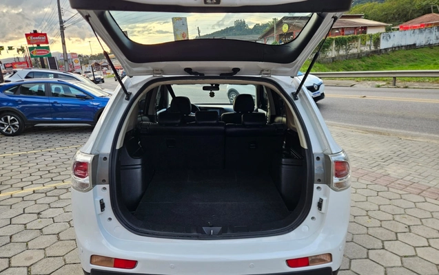 imagem-https://www.socarrao.com.br/sc-vehicle-images-prod/3327014/1787164766196-SU1HLTIwMjYwODE5LVdBMDE4OS5qcGc.jpg