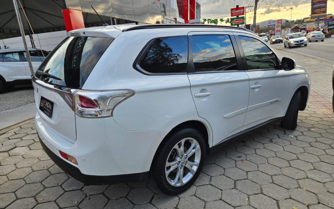 imagem-https://www.socarrao.com.br/sc-vehicle-images-prod/3327014/1787164767055-SU1HLTIwMjYwODE5LVdBMDE3Ni5qcGc.jpg