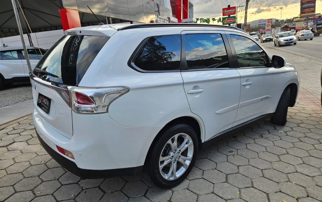 imagem-https://www.socarrao.com.br/sc-vehicle-images-prod/3327014/1787164767055-SU1HLTIwMjYwODE5LVdBMDE3Ni5qcGc.jpg