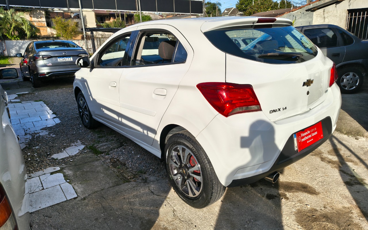 imagem-https://www.socarrao.com.br/sc-vehicle-images-prod/3328225/1787168271287-SU1HXzIwMjYwODE5XzE2MTUxMTE5NF9IRFIuanBn.jpg