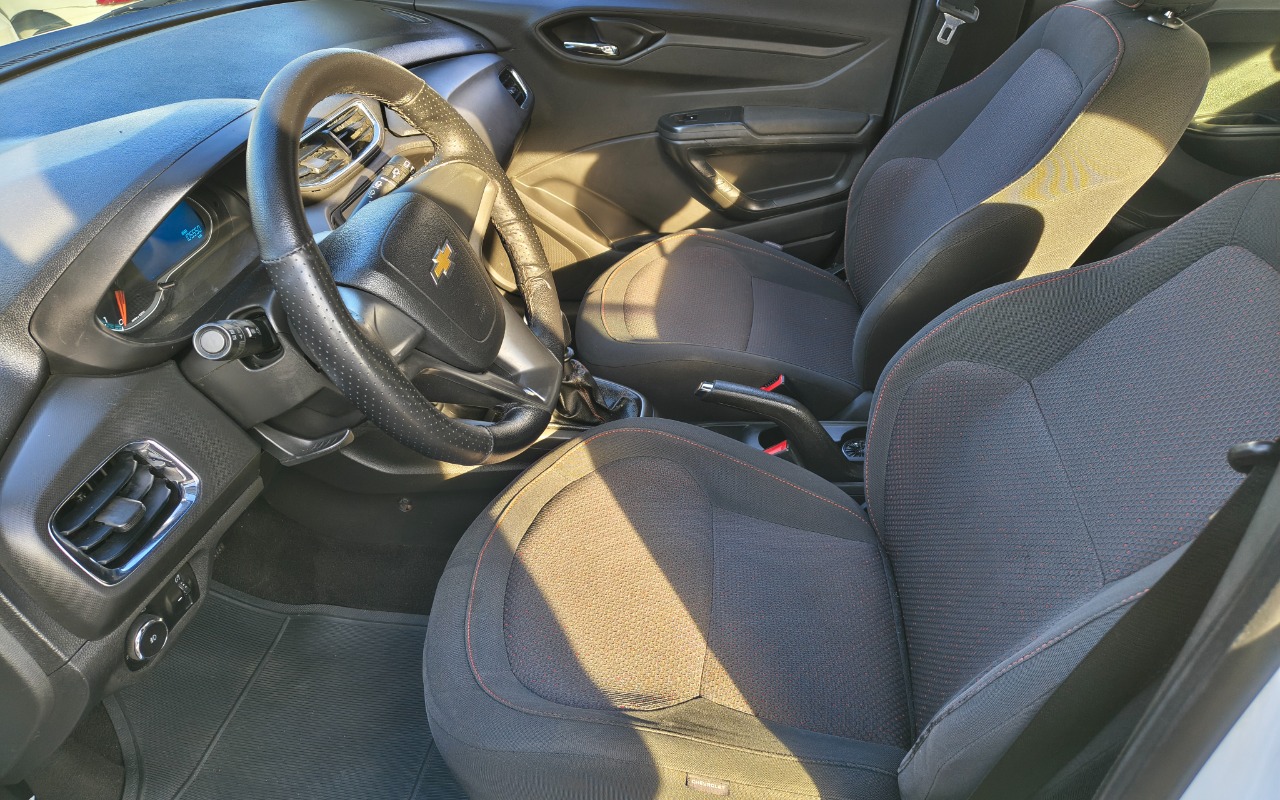 imagem-https://www.socarrao.com.br/sc-vehicle-images-prod/3328225/1787168271553-SU1HXzIwMjYwODE5XzE2MTUzMjMyMl9IRFIuanBn.jpg