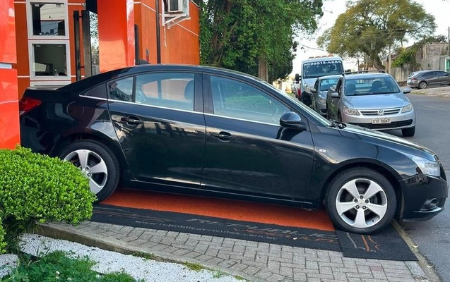 imagem-https://www.socarrao.com.br/sc-vehicle-images-prod/3328497/1789047851447-8235695_12_B_e75f4bd6e5.jpeg