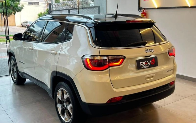imagem-https://www.socarrao.com.br/sc-vehicle-images-prod/3328656/1789505985779-8298996_5_B_afb5d47ce5.jpeg