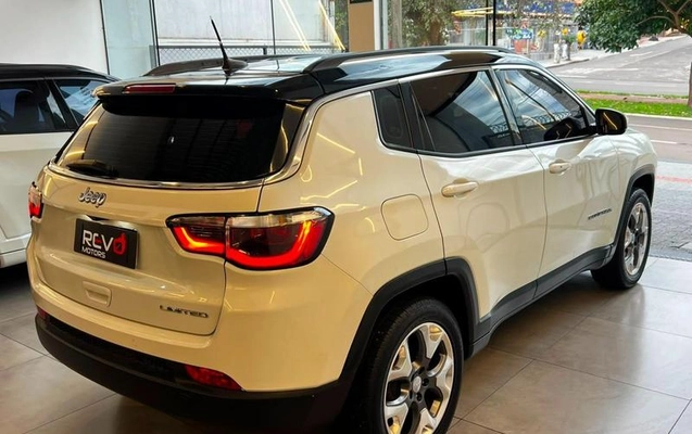 imagem-https://www.socarrao.com.br/sc-vehicle-images-prod/3328656/1789505985779-8298996_9_B_2ea0c13ccc.jpeg