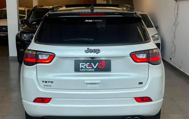 imagem-https://www.socarrao.com.br/sc-vehicle-images-prod/3328659/1789506128494-8284807_13_B_556cc6e68d.jpeg