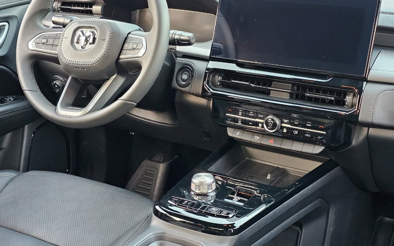 imagem-https://www.socarrao.com.br/sc-vehicle-images-prod/3328856/1787170082744-V2hhdHNBcHAgSW1hZ2UgMjAyNi0wOC0xOSBhdCAxNi4zMC4yNCAoMSkuanBlZw.jpeg