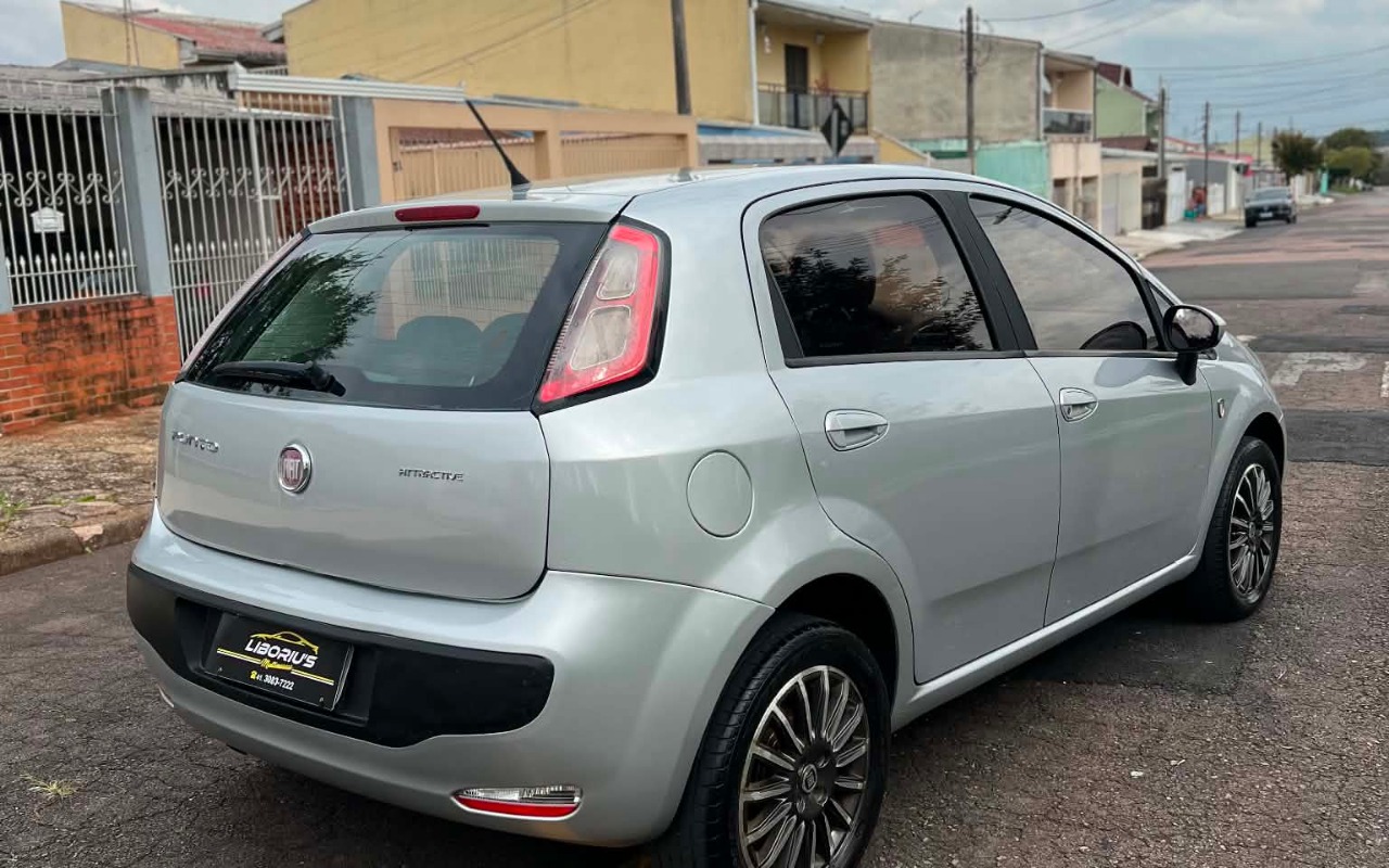 imagem-https://www.socarrao.com.br/sc-vehicle-images-prod/3329087/1787170691833-MzU2YTVkNWUtZjkxMy00MjQ1LTliNGMtOTYwYjRhNTYzM2M4LmpwZw.jpg