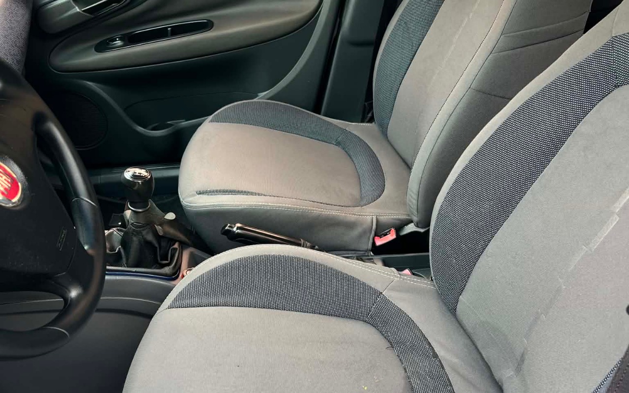imagem-https://www.socarrao.com.br/sc-vehicle-images-prod/3329087/1787170692165-ZWYzMjMyNDYtMDEzMi00ZWM5LWJkYzctZTc2MTBmMzM5NjUwLmpwZw.jpg