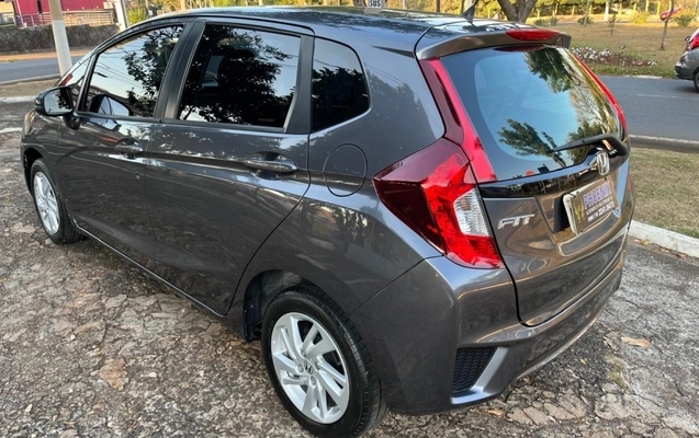 imagem-https://www.socarrao.com.br/sc-vehicle-images-prod/3329109/1787170791658-NY4nkyysjXRQQYSx12Y8etkG6Kb1V4pV.jpg