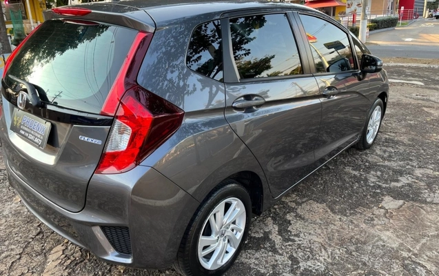 imagem-https://www.socarrao.com.br/sc-vehicle-images-prod/3329109/1787170791660-IRvpxCvqDIpWPZBnbOrBWis1SPqajvoO.jpg