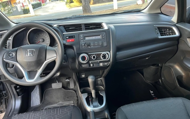 imagem-https://www.socarrao.com.br/sc-vehicle-images-prod/3329109/1787170791662-v1GTou1TPdrk2mIejtA9smPTvOnXOA6n.jpg