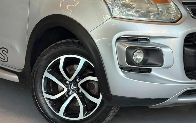 imagem-https://www.socarrao.com.br/sc-vehicle-images-prod/3329399/1789477662094-8317457_8_B_d964ff9747.jpeg
