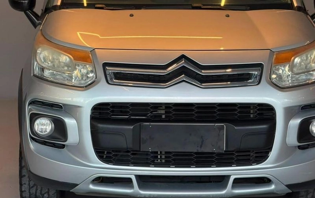 imagem-https://www.socarrao.com.br/sc-vehicle-images-prod/3329399/1789477662097-8317457_11_B_dcba02f174.jpeg