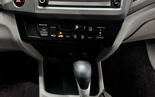 imagem-https://www.socarrao.com.br/sc-vehicle-images-prod/3329604/1787172480554-d3bea99d-6fb3-4ca6-aaf2-45a75ce84b7b.jpeg