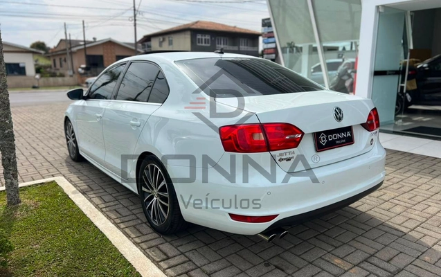 imagem-https://www.socarrao.com.br/sc-vehicle-images-prod/3339169/1787238306170-bf6c4be4f7214057a9382fdd26a5d5a8_1787238242107.jpg