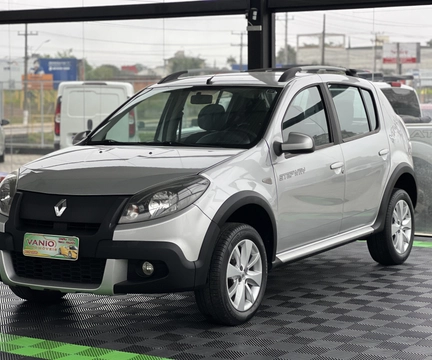Renault Sandero 2013 Prata — foto 1 de 3