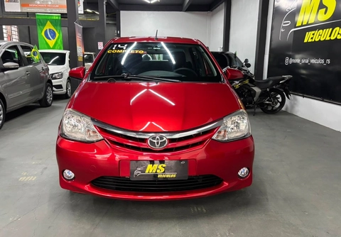 Toyota Etios 2014 Vermelho — foto 1 de 3