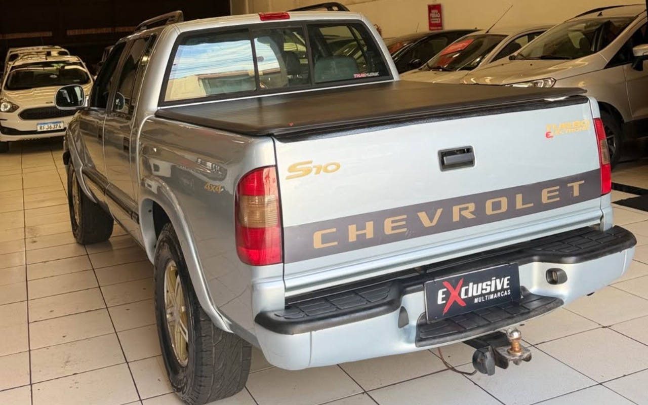 imagem-https://www.socarrao.com.br/sc-vehicle-images-prod/3339815/1787231224711-UzEwIDIwMDg1LmpwZw.jpg