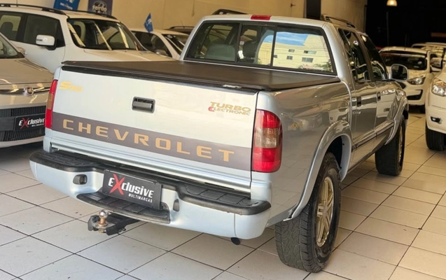 imagem-https://www.socarrao.com.br/sc-vehicle-images-prod/3339815/1787231224888-UzEwIDIwMDg2LmpwZw.jpg