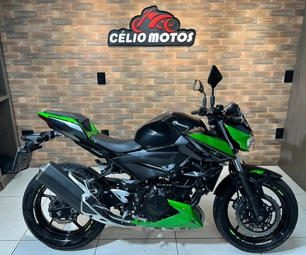 KAWASAKI Z 400 2022 Verde — foto 1 de 3