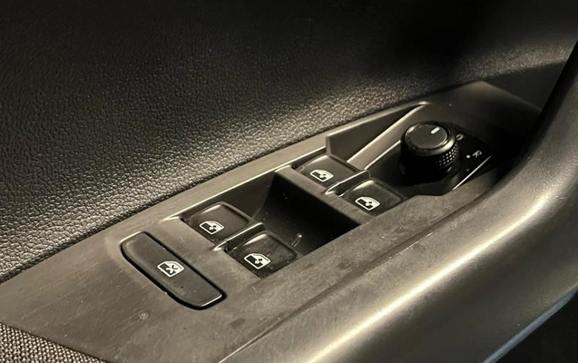 imagem-https://www.socarrao.com.br/sc-vehicle-images-prod/3340011/1788009606665-8328006_12_B_d3b584ea3b.jpeg