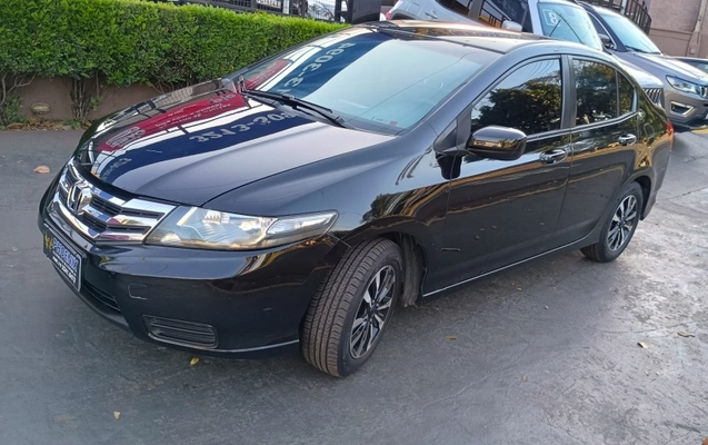 imagem-https://www.socarrao.com.br/sc-vehicle-images-prod/3340055/1787583387337-1zJpaMxERJd0HBixFAdGyQ78jE07tLzu.jpg